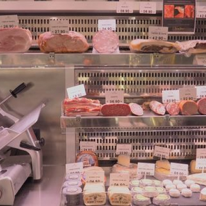 Saucisses à cuire et à grille, saucissons, cervelas, jambons cuits et crus à découvrir à la Boucherie Charcuterie de l'Avenir à Montesson (78), près de Nanterre